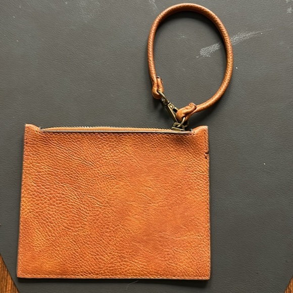 DARCY MARKS LONDON 💯 leather wristlet purse adjustable strap as new condition - Picture 3 of 4